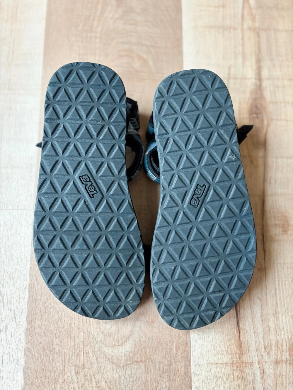 Teva Men’s Original Universal Black and Blue Adjustable Strap Sandals Size 7